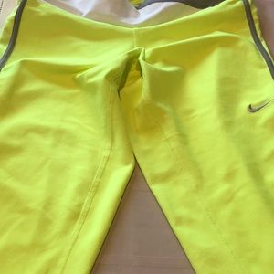 NWOT Dri fit Capri HTF pants